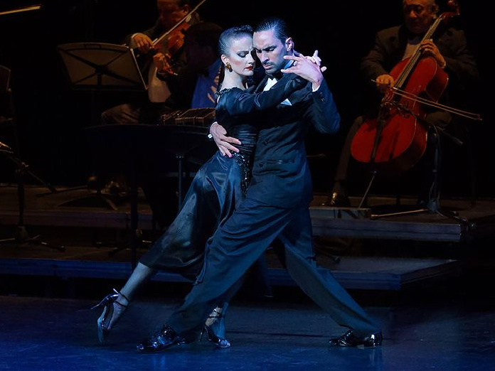 Forever Tango dancers image